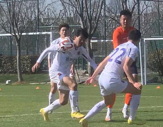 曼城2-0领先水晶宫。